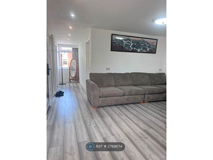 2 Bedroom Flat To Rent In Harefields, Oxford, OX2