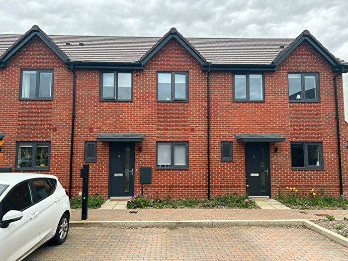 2 Bedroom Property To Rent In Wilks Road, Crowthorne, Berkshire, RG45