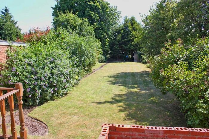 3 Bedroom Country House To Rent In Eaton Avenue, Milton Keynes, MK2