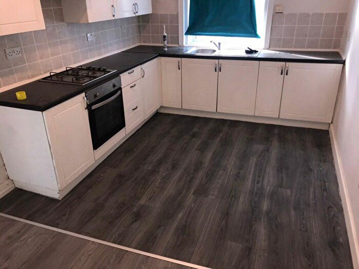 5 Bedroom End Of Terrace House To Rent In Princess, FY1