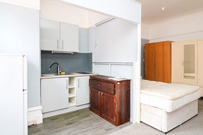 Studio To Rent In Streathbourne Road, London, SW17