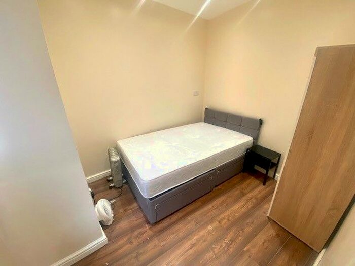1 Bedroom Flat To Rent In Montrose Avenue, Edgware, Greater London, HA8
