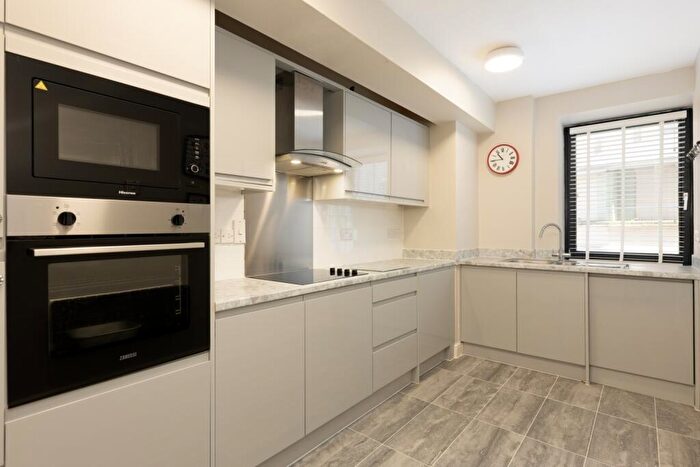 2 Bedroom Apartment To Rent In Gun Wharf, Wapping High Street, London, E1W