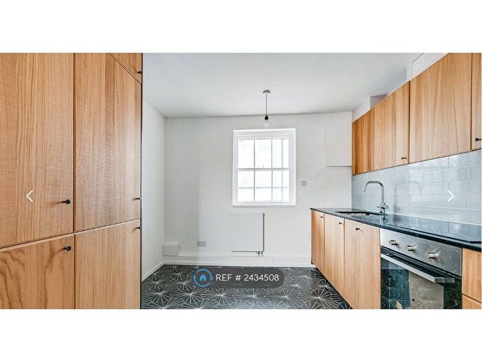 2 Bedroom Flat To Rent In Basing Street, London, W11