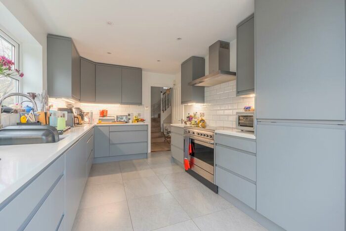 4 Bedroom Detached House For Sale In Magdalen Place, Carterton, Oxfordshire, OX18