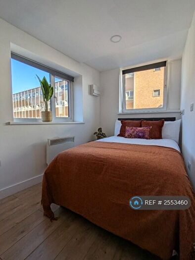 Studio To Rent In Modern Studio In Newcastle-Under-Lyme, Newcastle-Under-Lyme, ST5