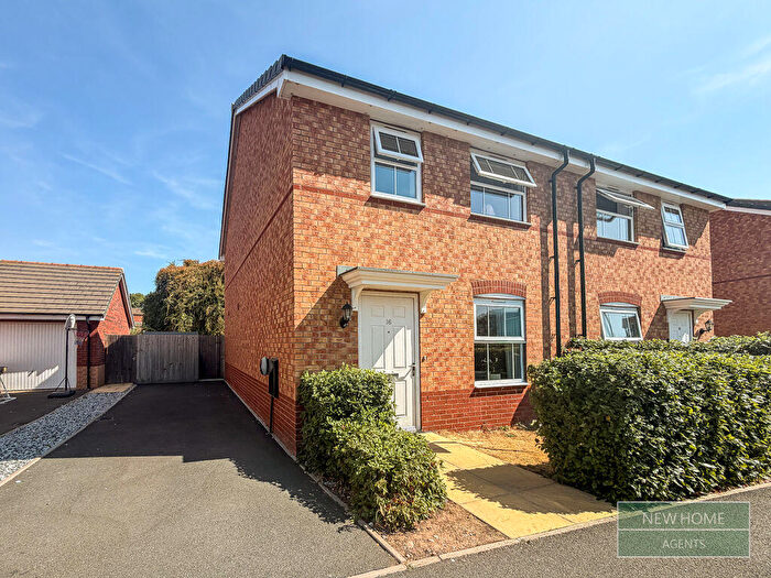 3 Bedroom Semi Detached House For Sale In Yew Tree Way, Barford, Warwick, CV35