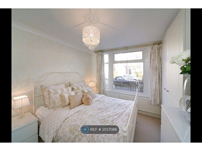 1 Bedroom Maisonette To Rent In Penton Avenue, Staines, TW18