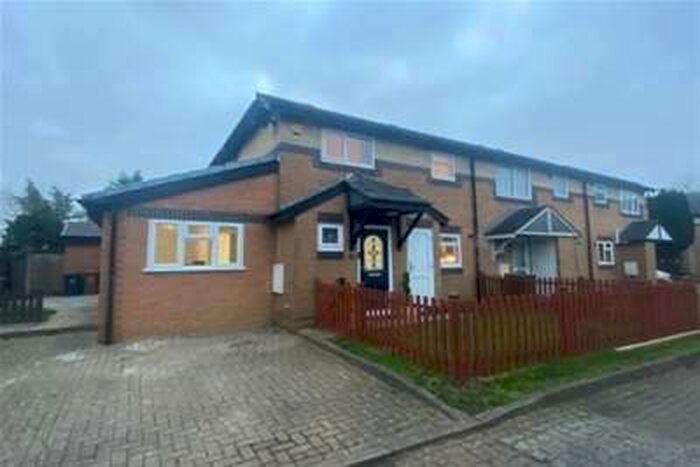 5 Bedroom House To Rent In Aylward Drive, SG2