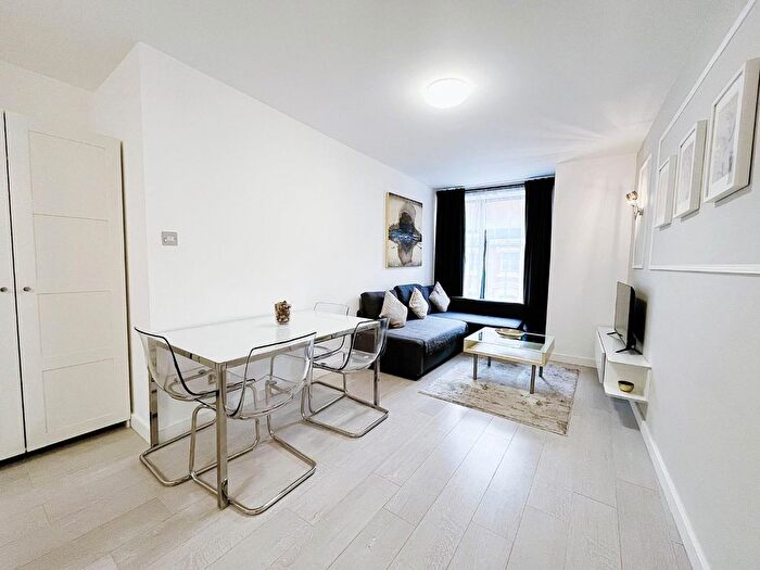 Studio To Rent In Britannia House, York Place, Leeds, LS1