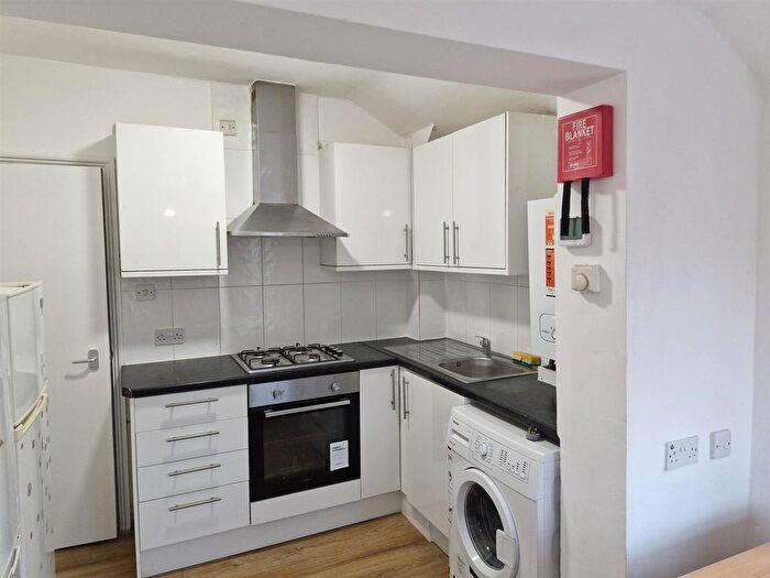 3 Bedroom Flat To Rent In Friern Barnet Road, London, N11