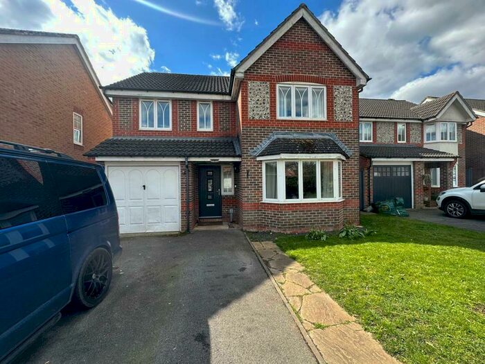4 Bedroom Detached House To Rent In Dunstan Park, Thatcham, RG18