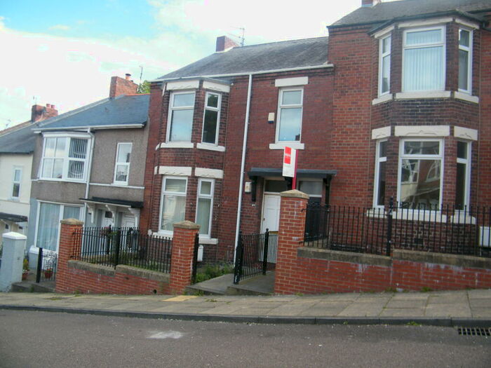 3 Bedroom Flat To Rent In Howard Street, Gateshead, NE8