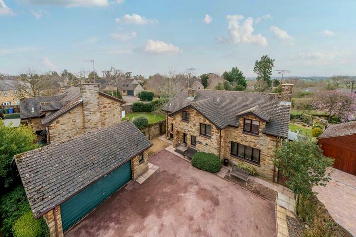 4 Bedroom Detached House For Sale In Farthinghoe, North Hamptonshire, NN13