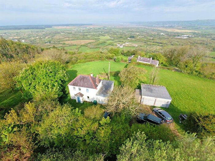 4 Bedroom Country House For Sale In Pembrey, Burry Port, SA16