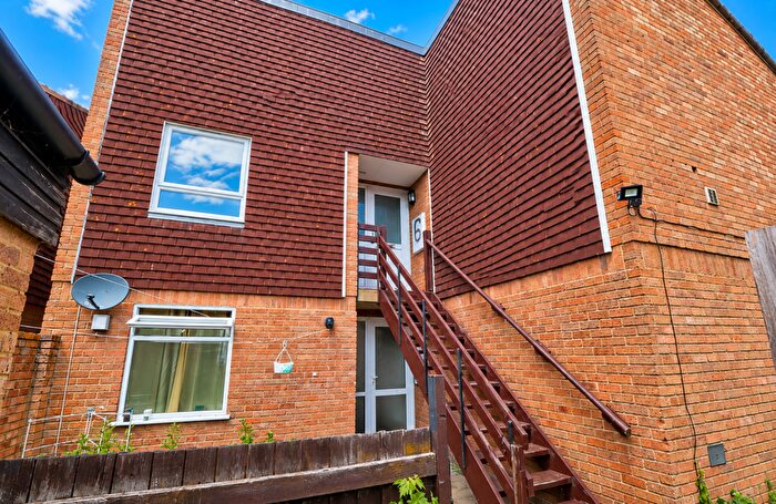 3 Bedroom Flat For Sale In Calcraft Mews, Canterbury, CT1