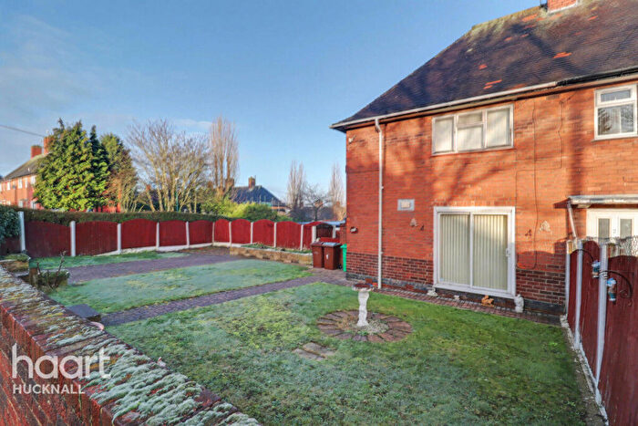 3 Bedroom End Of Terrace House For Sale In Raymede Close, Nottingham, NG5