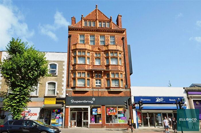 1 Bedroom Apartment For Sale In High Road, North Finchley, N12
