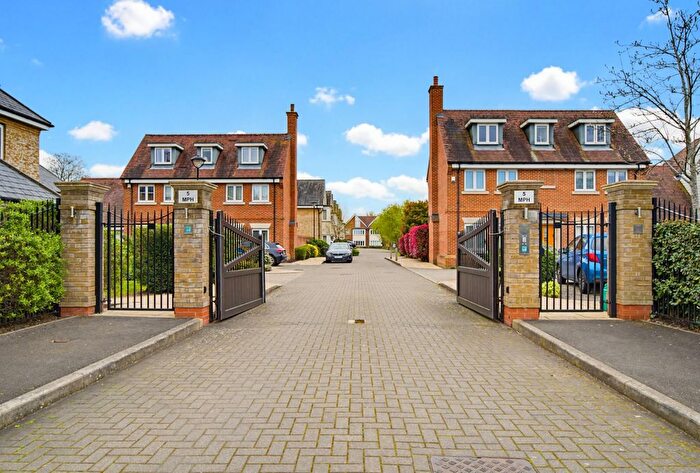 3 Bedroom Semi-detached House For Sale In Lower Sunbury, Surrey, TW16