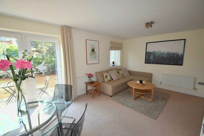 1 Bedroom Apartment To Rent In Pavilions, Clarence Road, Windsor, Berkshire, SL4