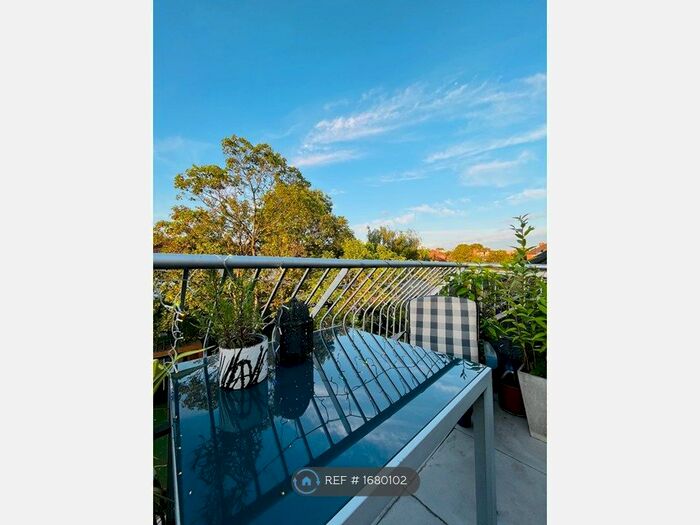 2 Bedroom Flat To Rent In Westbere Road, London, NW2