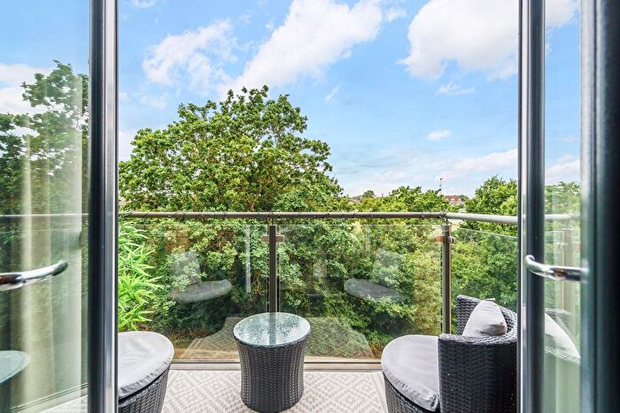 1 Bedroom Flat For Sale In Regalia Way, Epsom, KT19