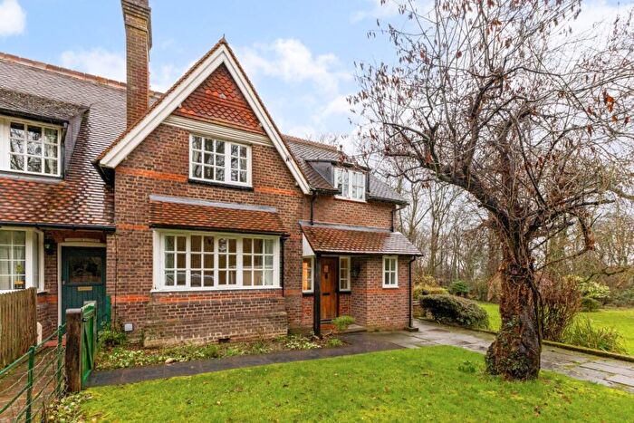 4 Bedroom Semi Detached House To Rent In Shendish, HP3