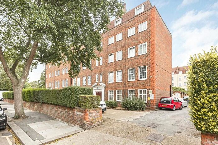 2 Bedroom Flat For Sale In Richmond Road, London, TW1