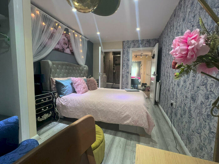 4 Bedroom Flat To Rent In Coutts Court, Wallwood Street, E14