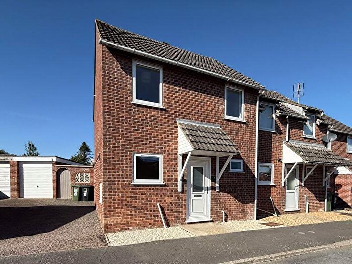 3 Bedroom Terraced House To Rent In Salmons Way, Fakenham, NR21