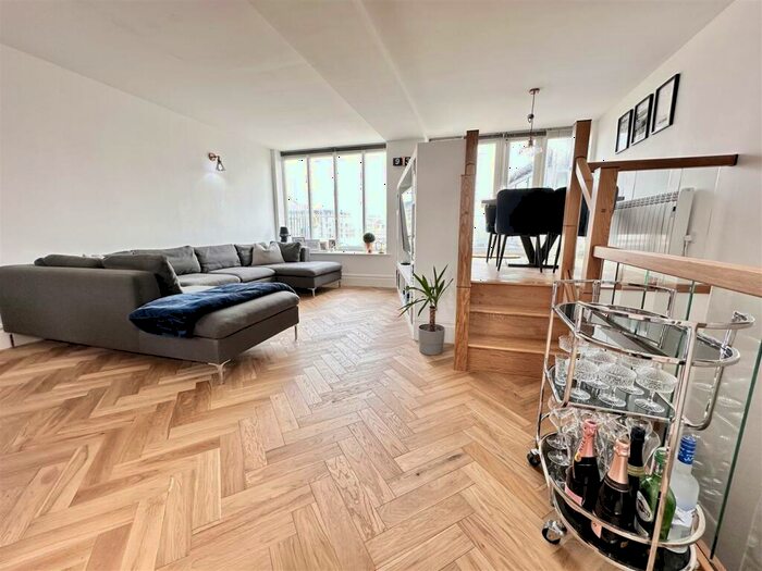 3 Bedroom Duplex To Rent In The Royal, Wilton Place, Salford, M3