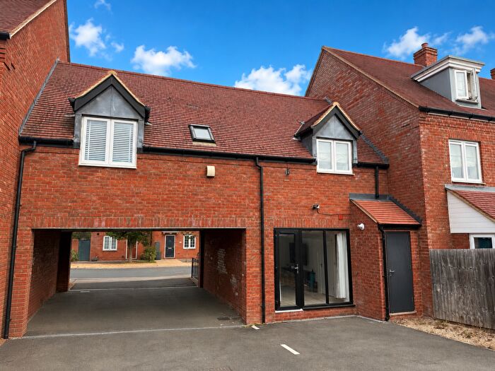 2 Bedroom Coach House For Sale In Needlepin Way, Buckingham, Buckinghamshire, MK18