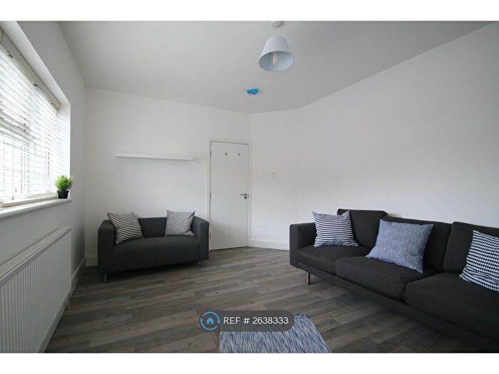 2 Bedroom Maisonette To Rent In Village Way East, Harrow, HA2