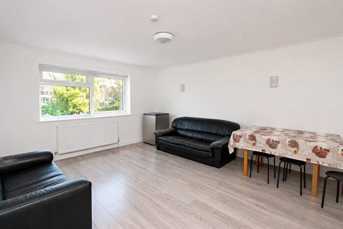 2 Bedroom Flat To Rent In Birdhurst Road, South Croydon, CR2