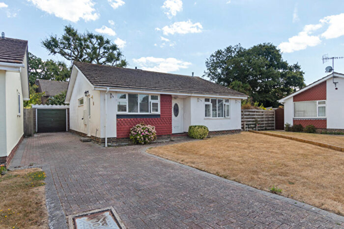 3 Bedroom Detached Bungalow For Sale In Rochester Way, Aldwick, West Sussex, PO21