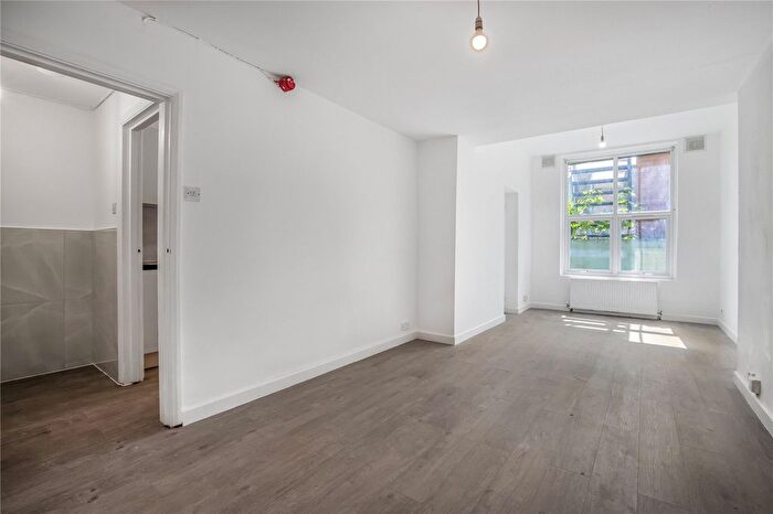 Studio To Rent In High Street, London, SE25