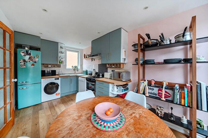 2 Bedroom Flat For Sale In Byworth Walk, London, N19