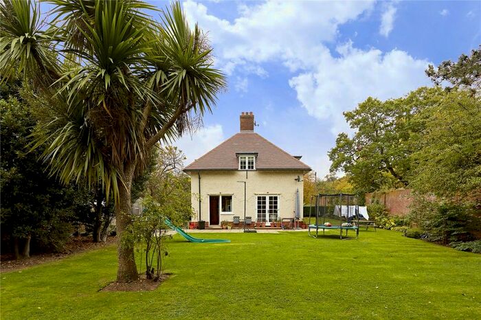 3 Bedroom Detached House To Rent In Norstead Place, Richmond Park, London, SW15