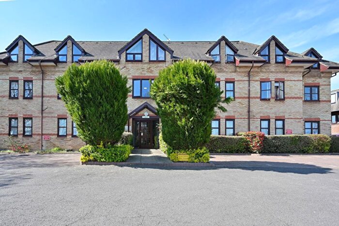 2 Bedroom Flat To Rent In The Gables, Watford, WD25
