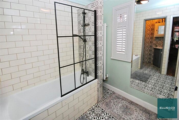 1 Bedroom Apartment For Sale In Elsinore Gardens, Childs Hill, NW2