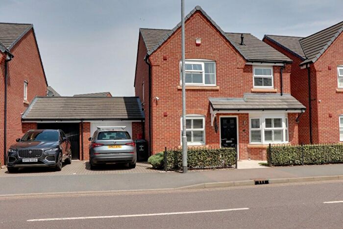 4 Bedroom Detached House For Sale In Fishers Green, Stevenage, Hertfordshire, SG1