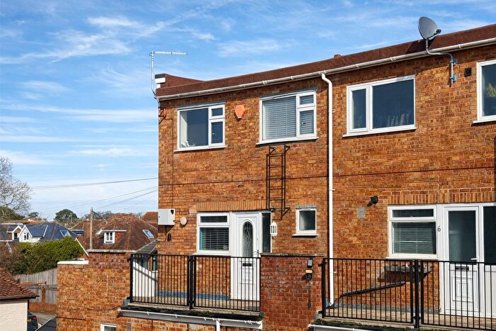 3 Bedroom Flat For Sale In South Street, Pennington, Lymington, Hampshire, SO41