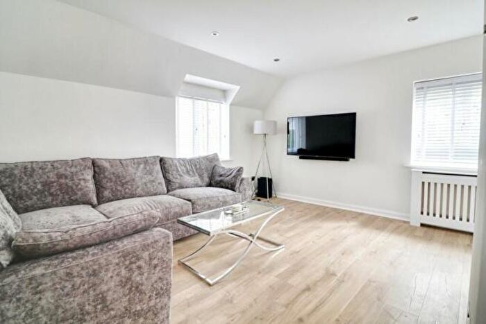 2 Bedroom Flat For Sale In Belfield Gardens, Harlow, Essex, CM17