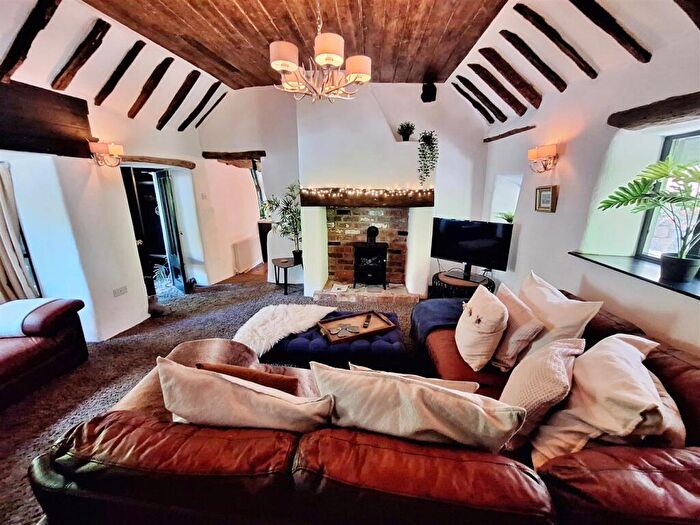 3 Bedroom Cottage For Sale In Crabtree Road, Thornton-Cleveleys, FY5