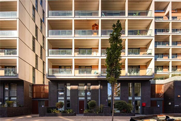 2 Bedroom Flat To Rent In Abraham House, Roseberry Place, Hackney, London, E8