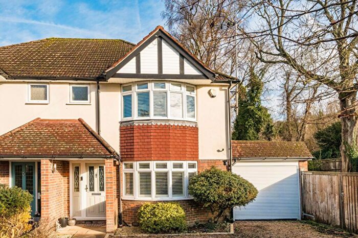 3 Bedroom Semi Detached House For Sale In Chaldon Way, Coulsdon, CR5