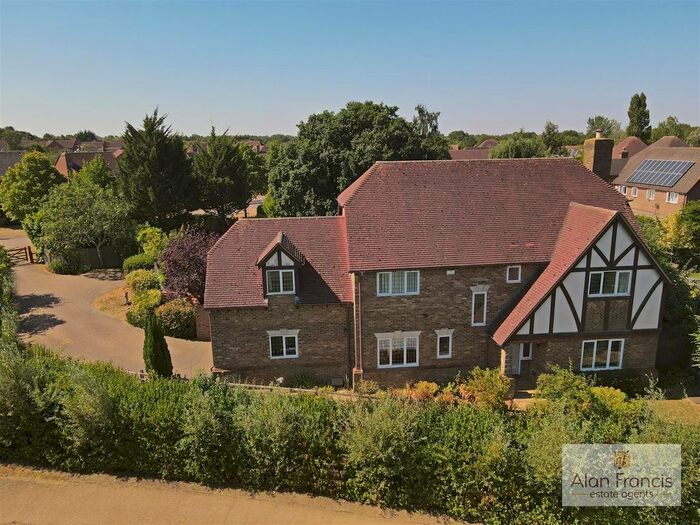 5 Bedroom Detached House To Rent In Lynmouth Crescent, Furzton, Milton Keynes, MK4