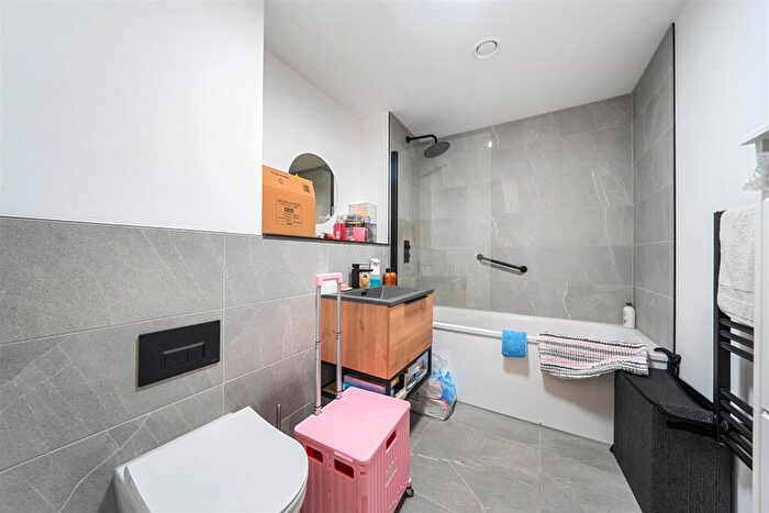 2 Bedroom Apartment For Sale In Urban Green, Old Trafford, Manchester, M16
