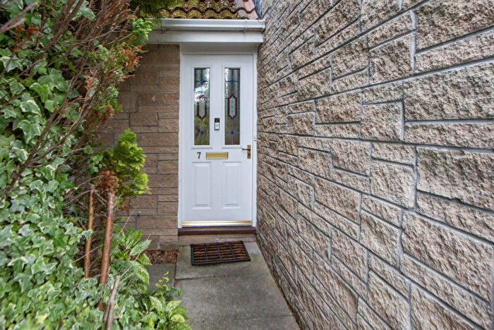 3 Bedroom End Of Terrace House For Sale In Chamfron Gardens, Stirling, FK7
