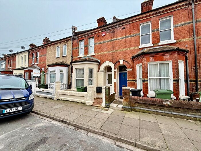 3 Bedroom Property To Rent In Clive Road, Portsmouth, PO1